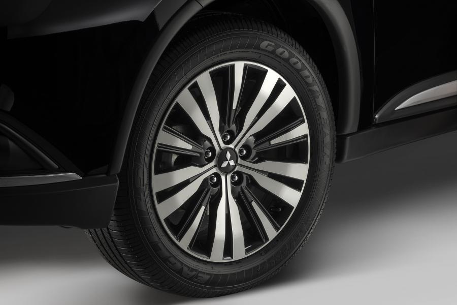 Колеса Mitsubishi Outlander HPE-S 2018 года  (LA) (фото 19 из 40)